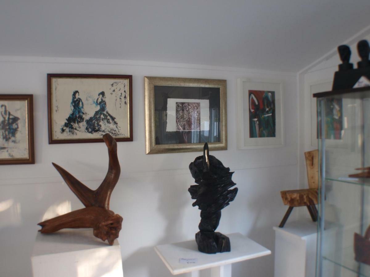 Lakefield Gallery Keel  Eksteriør billede